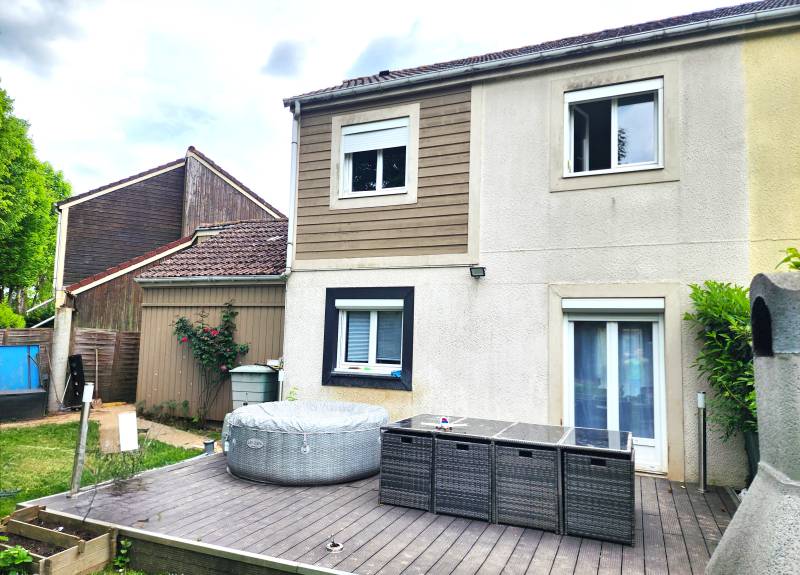 Maison 3 chambres à vendre à Val-de-Reuil – Jardin, terrasse, garage