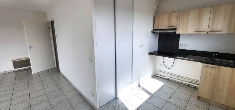 Appartement T1 avec terrasse, place de parking en sous sol et vue dégagée à Louviers – Idéal 1er achat ou investissement