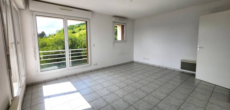 Appartement T1 avec terrasse, place de parking en sous sol et vue dégagée à Louviers – Idéal 1er achat ou investissement