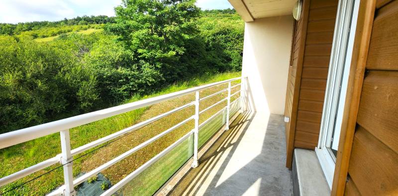 Appartement T1 avec terrasse, place de parking en sous sol et vue dégagée à Louviers – Idéal 1er achat ou investissement