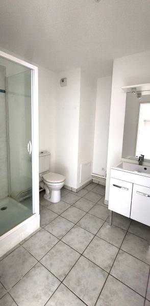 Appartement T1 avec terrasse, place de parking en sous sol et vue dégagée à Louviers – Idéal 1er achat ou investissement