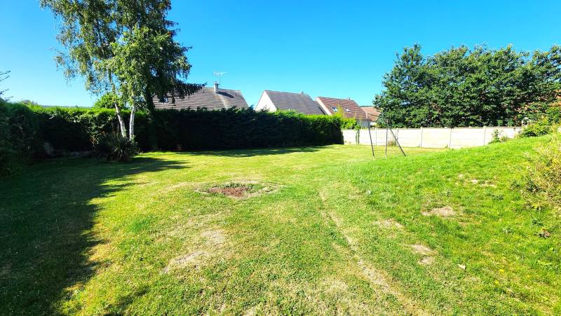 Maison à vendre Louviers – 129 m², 4 chambres, jardin de 1005 m², sous-sol et garage