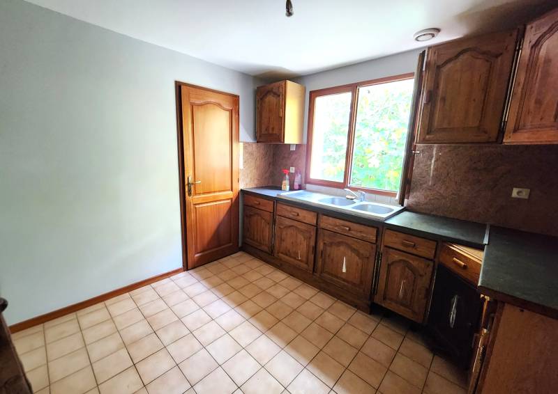 Opportunité à saisir : maison individuelle à rénover proche A13 et gare