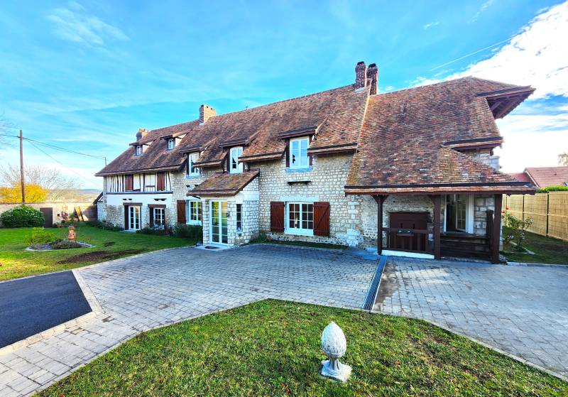 Maison d’exception à vendre aux Damps – 300 m² habitables sur terrain de 2008 m²