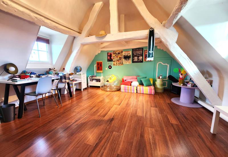 À vendre : maison de caractère avec 6 chambres et grand jardin aux Damps (27)