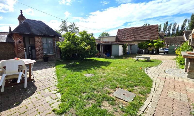 Propriété avec dépendances et possibilités de gîte à Andé