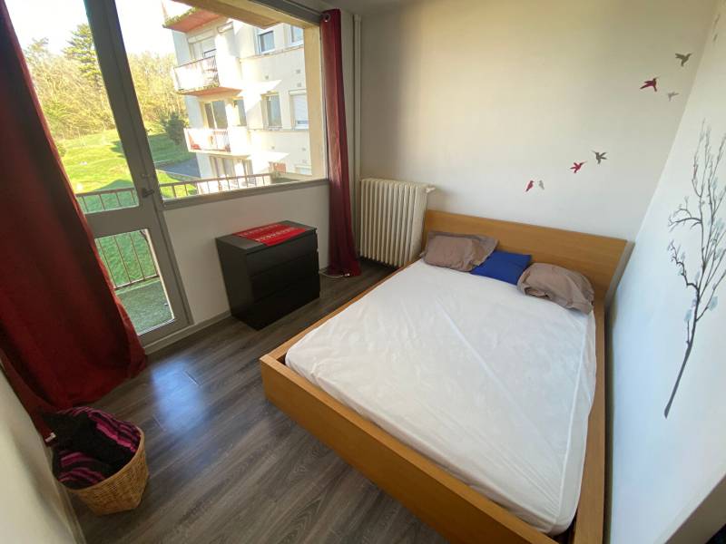 A EVREUX un investissement locatif rentable : T1 Bis meublé avec ascenseur, cave et parking 