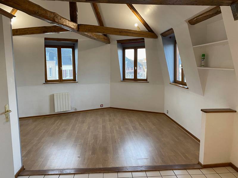 Centre-ville de Pont-de-l’Arche – Immeuble de rapport rentable et sécurisé