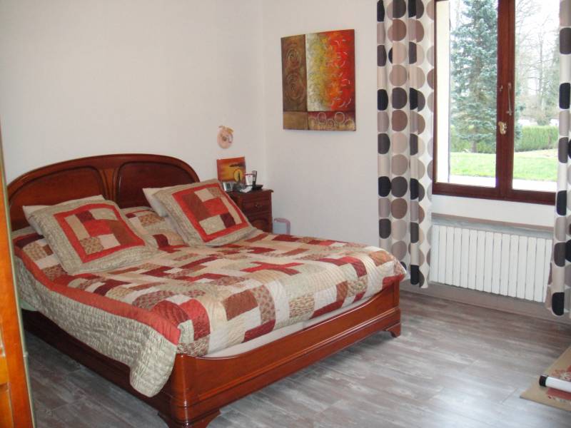 Achetez une maison traditionnelle édifiée sur un sous sol complet et comprenant 4 chambres sur la commune d'Andé (27430)