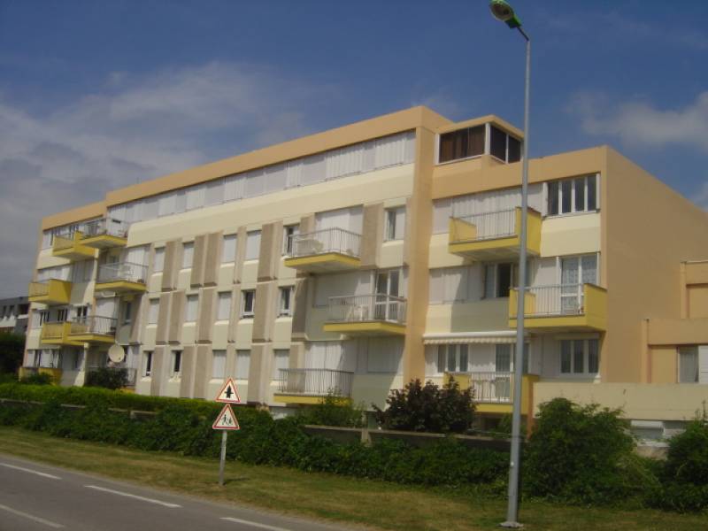 A vendre appartement de type F3 de 77 m² avec 2 chambres, jardin privatif et 2 garages sur la commune de Val de Reuil