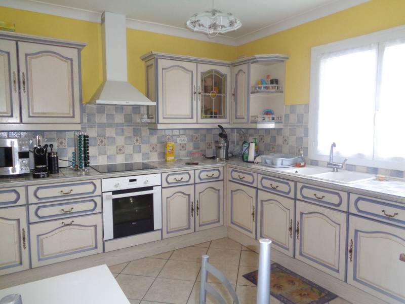 A acheter maison avec une grande cuisine aménagée et équipée à Val de Reuil (27100)