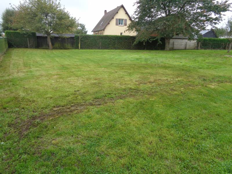 Vends terrain à bâtir plat et libre de constructeur à Quatremare 27400