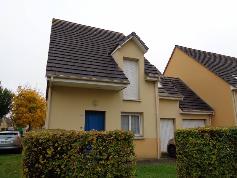 A vendre pour investissement locatif dans résidence récente avec jardin et garage à Val de REuil