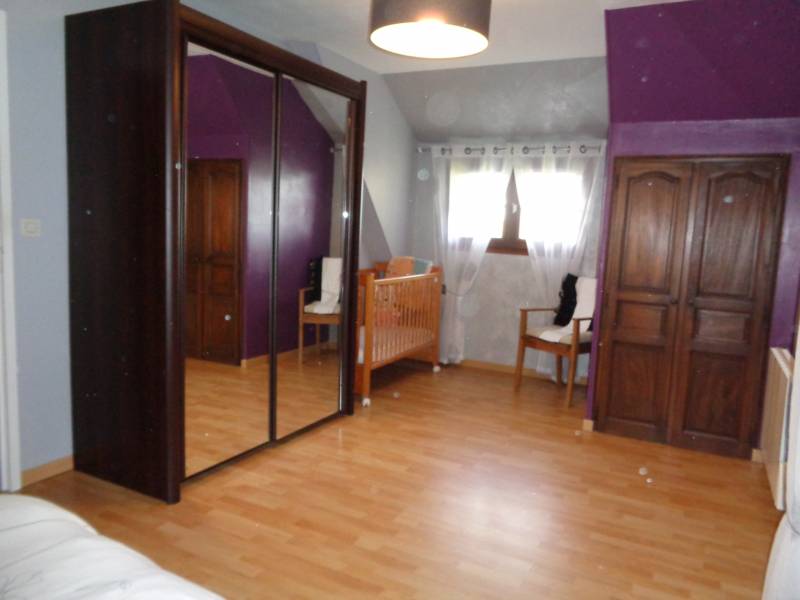 En vente construction traditionnelle sur sous sol avec 3 chambres et un bureau à La Haye Malherbe 27400