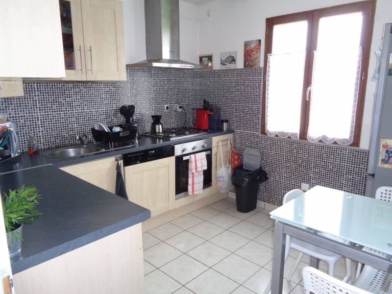 Vends construction récente avec cuisine aménagée et équipée à Surtauville 27400