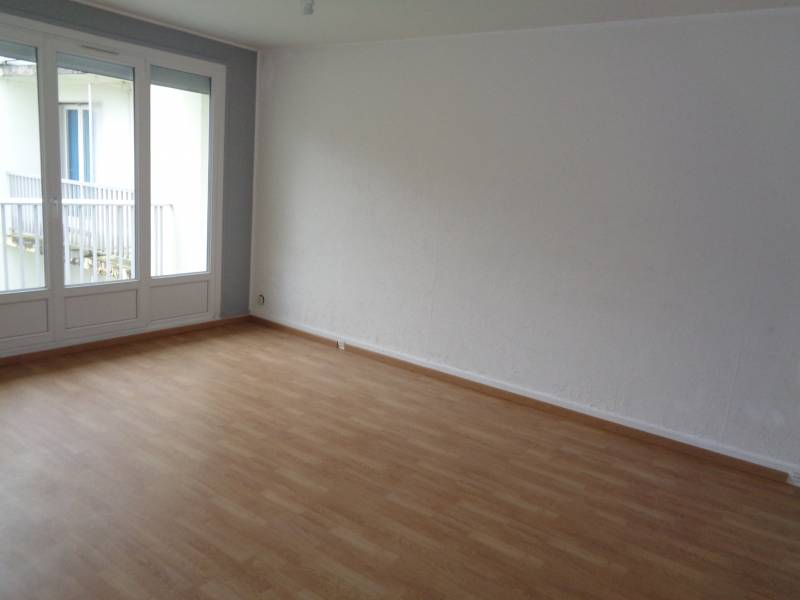 Vends appartement F3 avec séjour et balcon à Louviers 27400