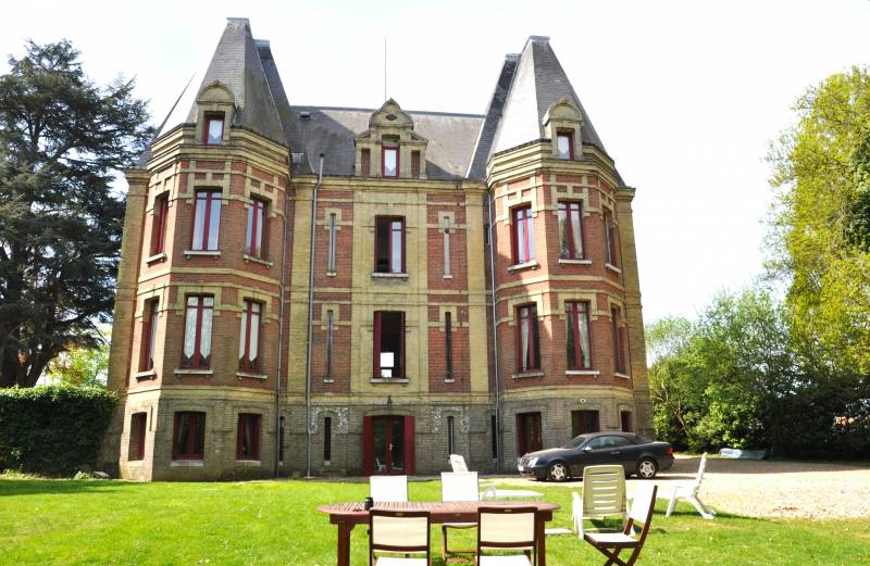 Château du XIXème siècle 20 pièces de 650 m2 sur terrain arboré de 4440m² entre Paris et la côte Normande