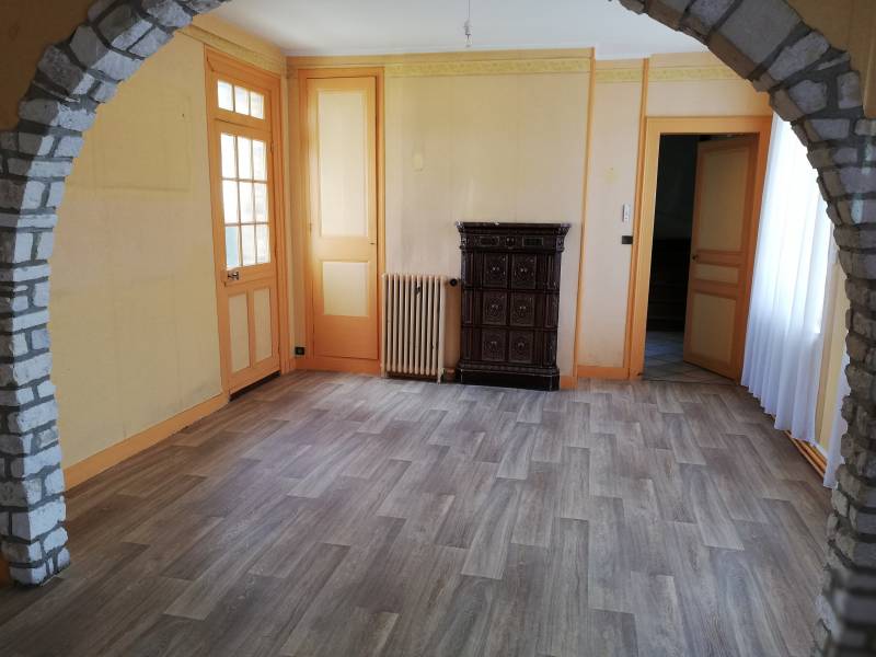 Pièce de vie spacieuse