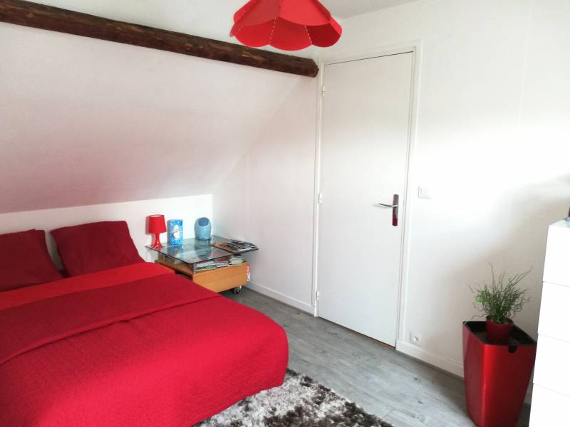 chambre et coin bureau