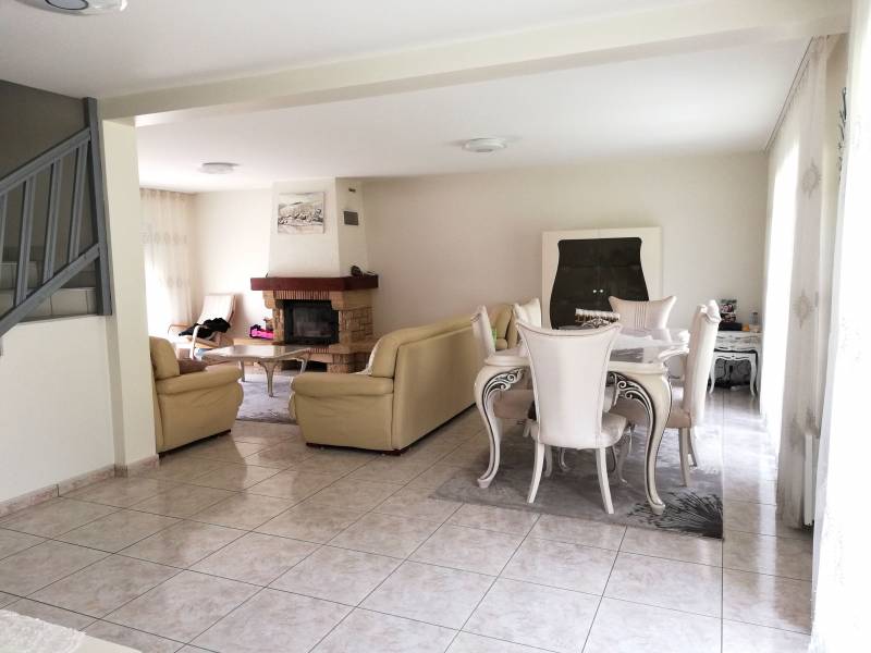 spacieuse pièce de vie