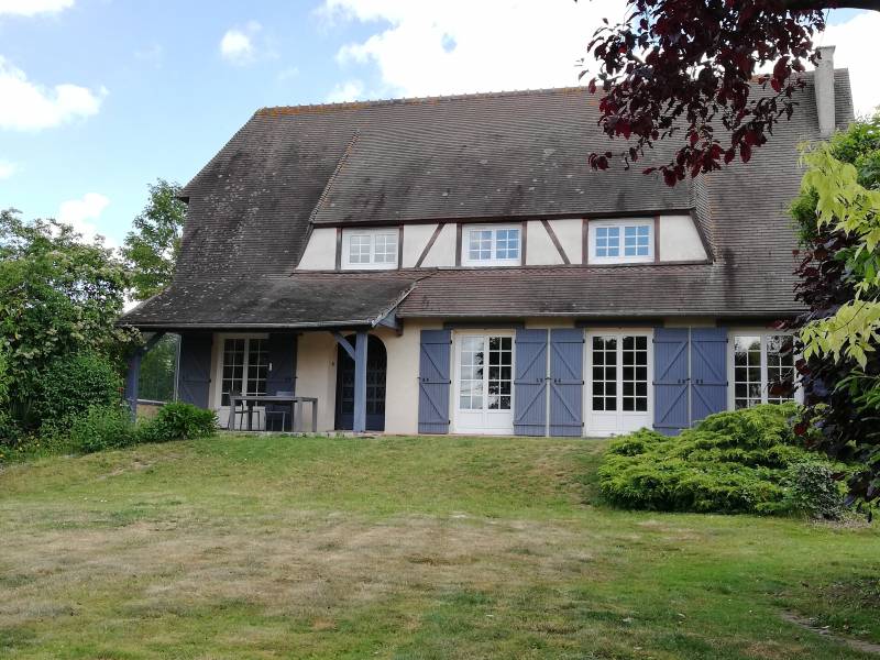 Maison T6 POSES Campagne proche commerces Maison rénovée avec sous sol et garage independant de 66m² + terrain clos