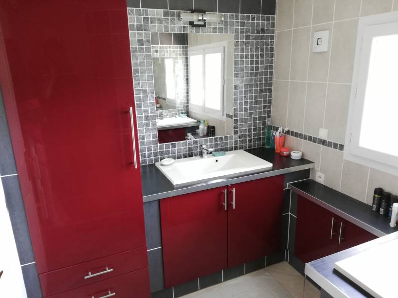 Maison T6 POSES Campagne proche commerces Maison rénovée avec sous sol et garage independant de 66m² + terrain clos