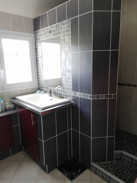 Maison T6 POSES Campagne proche commerces Maison rénovée avec sous sol et garage independant de 66m² + terrain clos