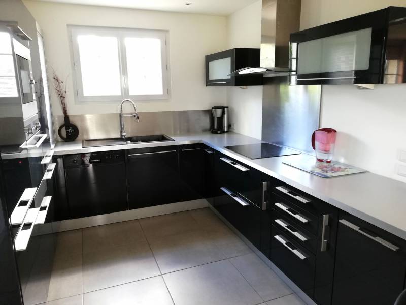 Maison T6 POSES Campagne proche commerces Maison rénovée avec sous sol et garage independant de 66m² + terrain clos