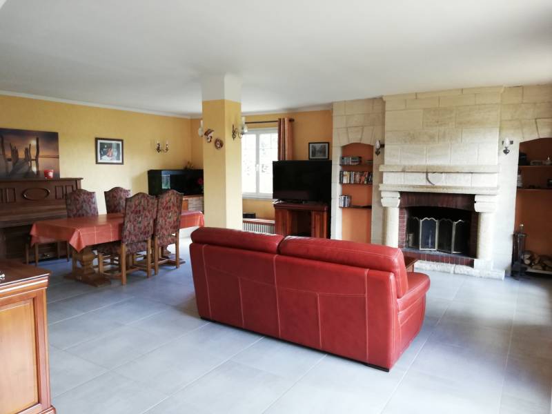 Maison T6 POSES Campagne proche commerces Maison rénovée avec sous sol et garage independant de 66m² + terrain clos