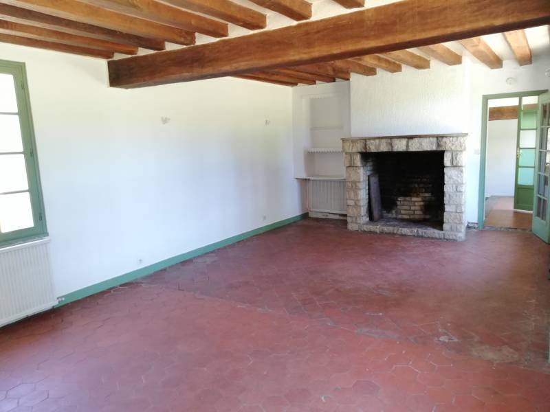 Pièce de vie spacieuse