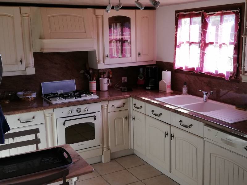 Achetez une maison ancienne F4 avec une cuisine équipée à La Haye Malherbe