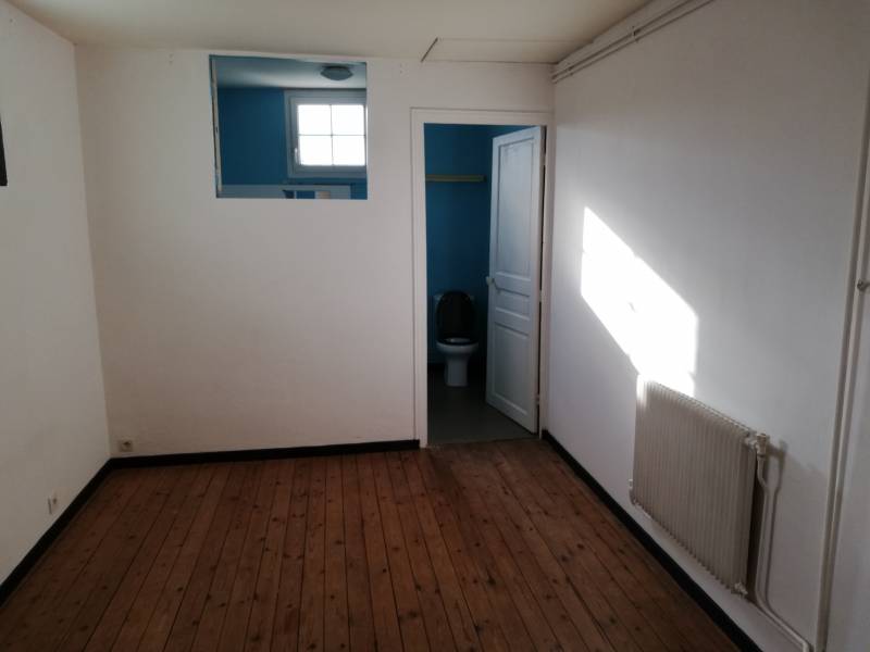 Chambre lumineuse dans une maison à 20 min Evreux