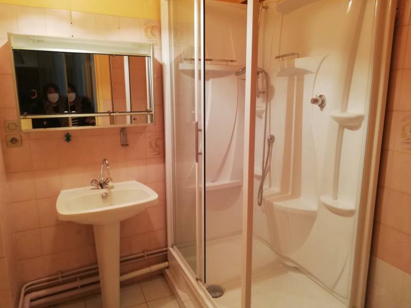 Salle de douche neuve proche de tous commerces