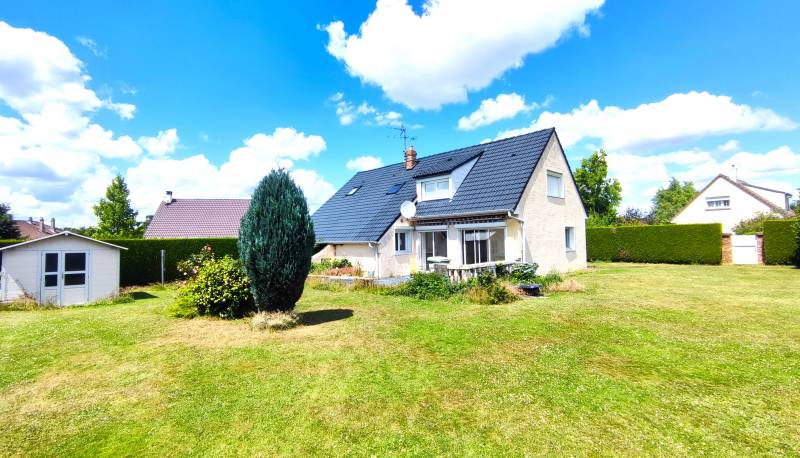 Maison de 128m², 4 chambres + dressing, jardin clos magnifique, au calme à 10 min de la gare SNCF et à 5min de la A13