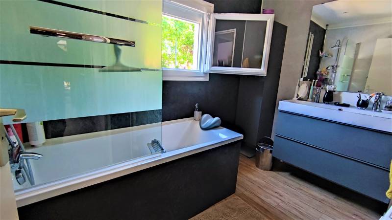Maison 86m² Val de Reuil excellant état - salle de bain
