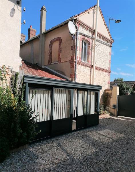 Ensemble immobilier composé de 2 biens dont un exploité en gite avec piscine chauffée ACQUIGNY (27400)  