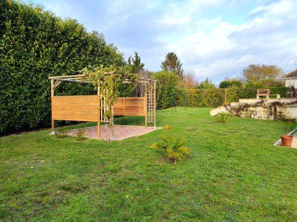 Maison 5 pièces sur sous sol complet avec 3 chambres en rez de chaussée ANDE 27430  