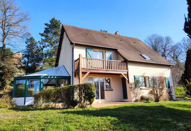 Maison sur sous sol complet, 4 chambres, véranda et avec une vue magnifique sur la vallée entre VAL DE REUIL et LES ANDELYS