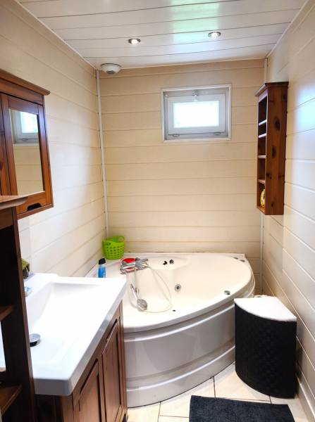 Maison lumineuse 5 pièces de 121m² environ avec 2 chambres en rez-de-chaussée, jardin clos et terrasse VAL DE REUIL  