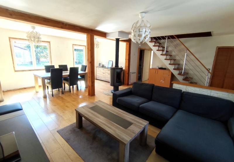 Maison lumineuse 5 pièces de 121m² environ avec 2 chambres en rez-de-chaussée, jardin clos et terrasse VAL DE REUIL  