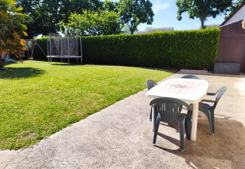 Maison lumineuse 5 pièces de 121m² environ avec 2 chambres en rez-de-chaussée, jardin clos et terrasse VAL DE REUIL  