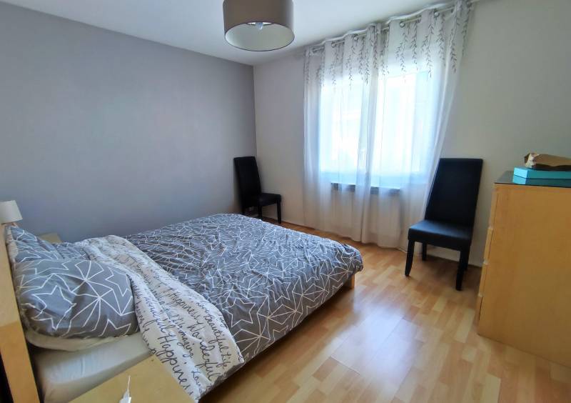 Maison lumineuse 5 pièces de 121m² environ avec 2 chambres en rez-de-chaussée, jardin clos et terrasse VAL DE REUIL  