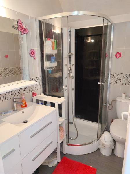 Maison lumineuse 5 pièces de 121m² environ avec 2 chambres en rez-de-chaussée, jardin clos et terrasse VAL DE REUIL  