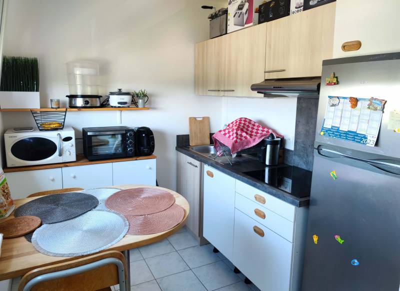 Appartement lumineux 1 pièce de 34m² avec terrasse exposée SUD-OUEST dans une résidence calme et récente de LOUVIERS