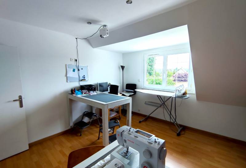 Maison lumineuse à Vendre de 122m², 5 chambres dont une chambre en Rez-de-chaussée, au calme et beau jardin sans vis à vis avec terrasse sous abri à LOUVIERS