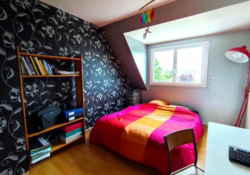 Maison lumineuse à Vendre de 122m², 5 chambres dont une chambre en Rez-de-chaussée, au calme et beau jardin sans vis à vis avec terrasse sous abri à LOUVIERS