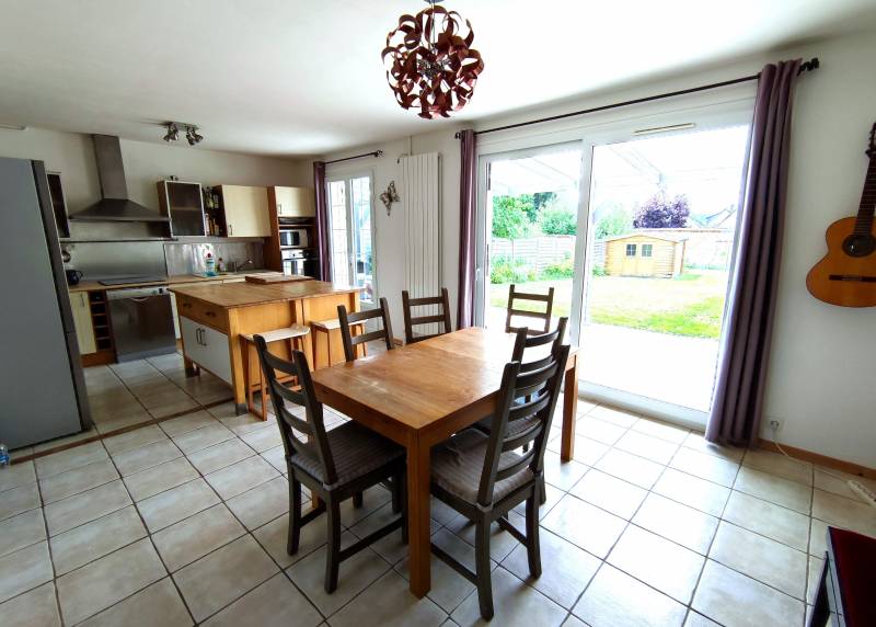 Maison lumineuse à Vendre de 122m², 5 chambres dont une chambre en Rez-de-chaussée, au calme et beau jardin sans vis à vis avec terrasse sous abri à LOUVIERS