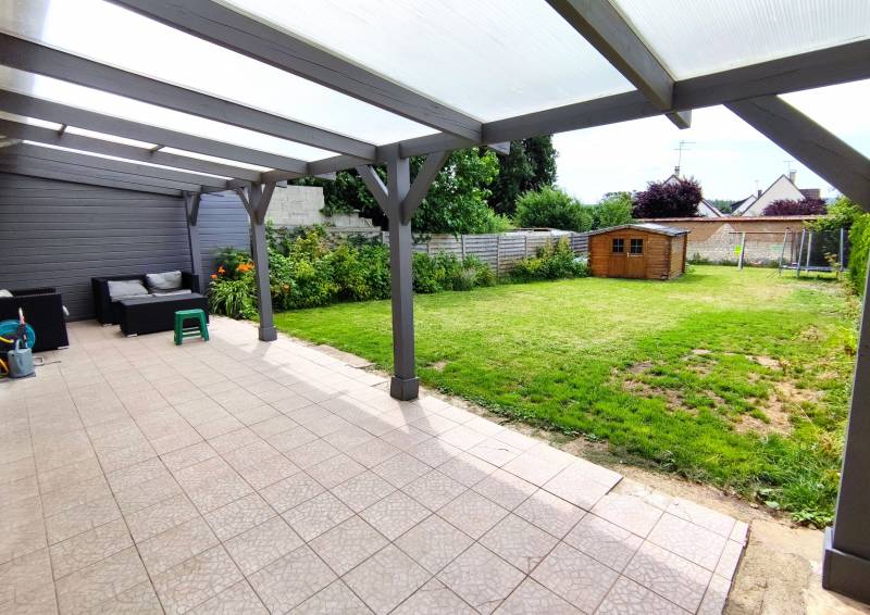Maison lumineuse à Vendre de 122m², 5 chambres dont une chambre en Rez-de-chaussée, au calme et beau jardin sans vis à vis avec terrasse sous abri à LOUVIERS