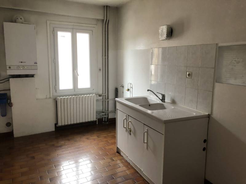 Appartement T2 en rez-de-chaussée avec cour privée – Immeuble de rapport au Vaudreuil