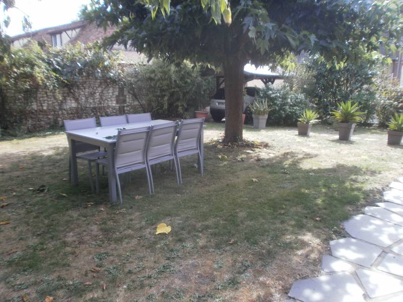 jardin avec ombre pour se protéger du soleil